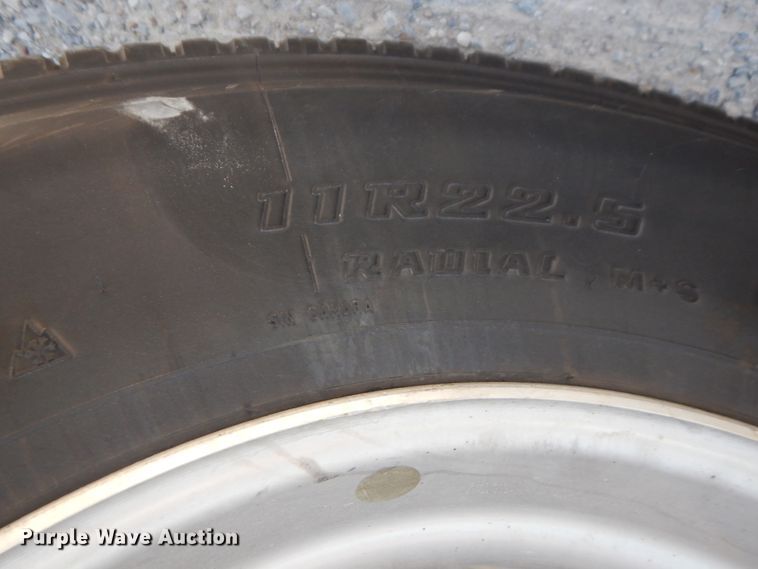 image for item HG9112 2012 Kenworth T800 semi truck