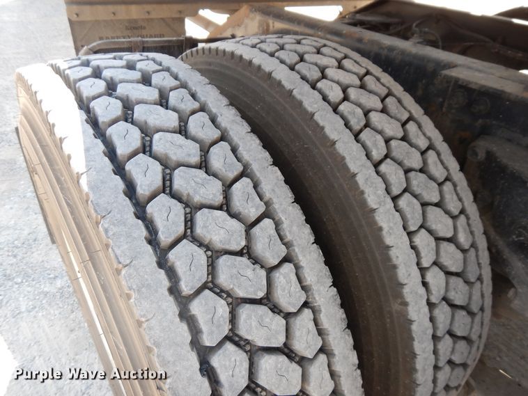 image for item HG9112 2012 Kenworth T800 semi truck