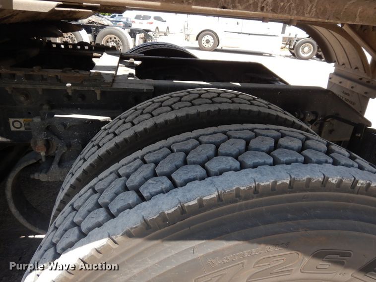 image for item HG9112 2012 Kenworth T800 semi truck