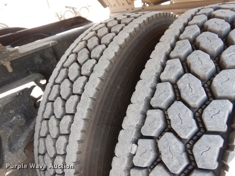 image for item HG9112 2012 Kenworth T800 semi truck