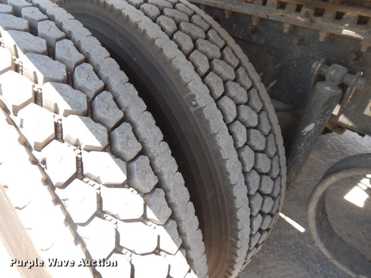 image for item HG9112 2012 Kenworth T800 semi truck