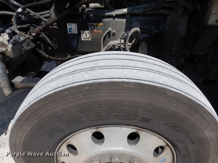 image for item HG9112 2012 Kenworth T800 semi truck