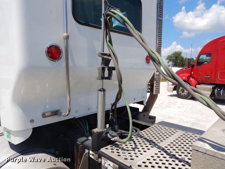 image for item HG9112 2012 Kenworth T800 semi truck