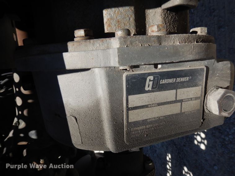 image for item HG9112 2012 Kenworth T800 semi truck