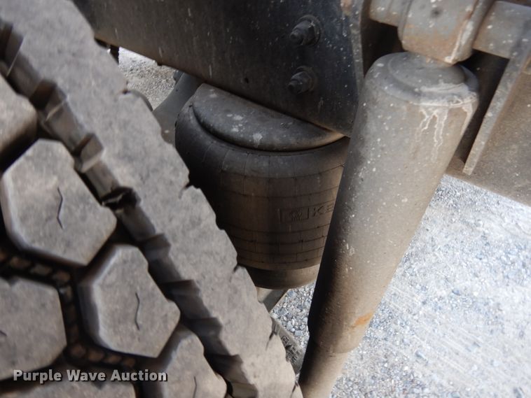 image for item HG9112 2012 Kenworth T800 semi truck