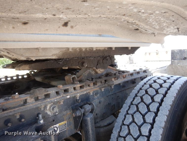 image for item HG9112 2012 Kenworth T800 semi truck