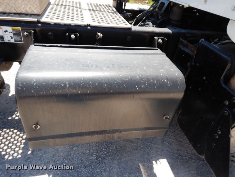 image for item HG9112 2012 Kenworth T800 semi truck