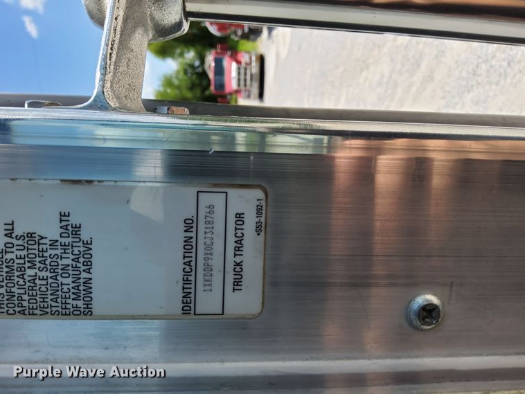 image for item HG9112 2012 Kenworth T800 semi truck