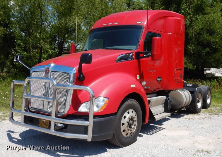 image for item HG9113 2015 Kenworth T680  semi truck