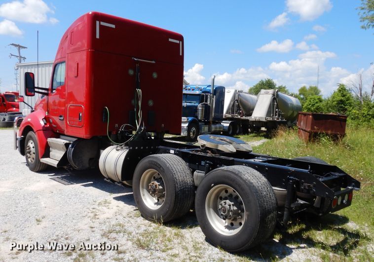 image for item HG9113 2015 Kenworth T680  semi truck