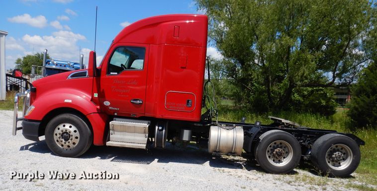 image for item HG9113 2015 Kenworth T680  semi truck