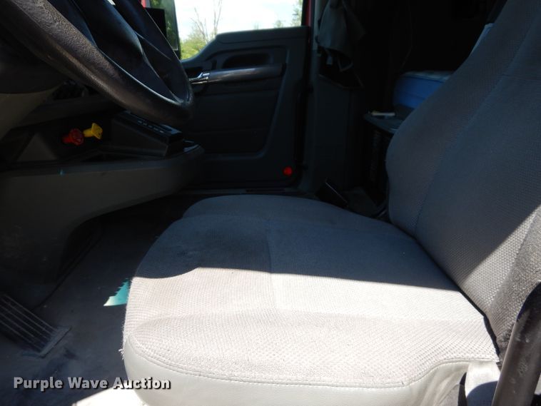 image for item HG9113 2015 Kenworth T680  semi truck