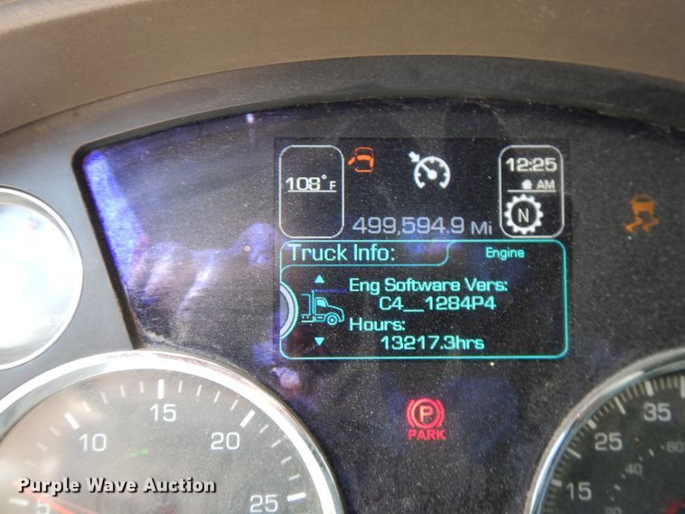 image for item HG9113 2015 Kenworth T680  semi truck