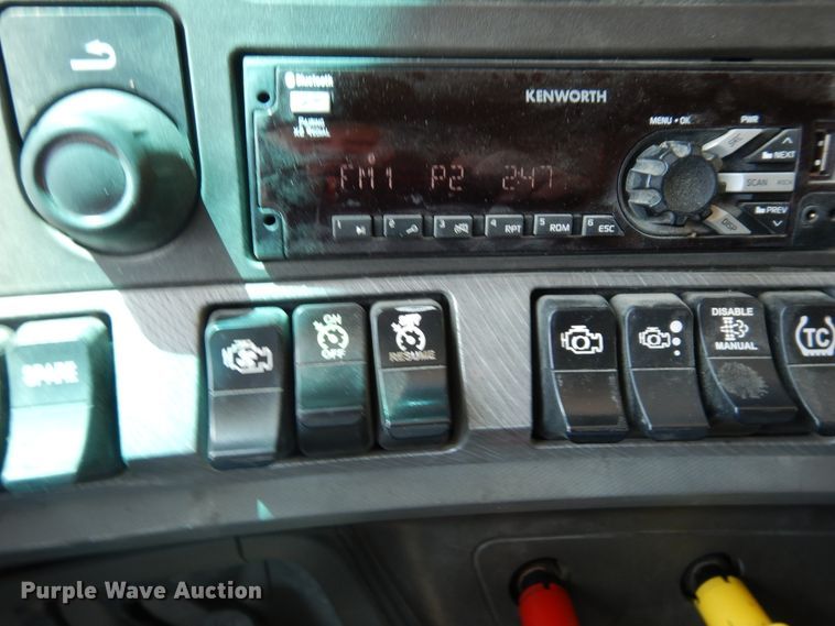 image for item HG9113 2015 Kenworth T680  semi truck