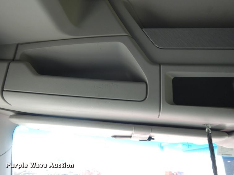 image for item HG9113 2015 Kenworth T680  semi truck