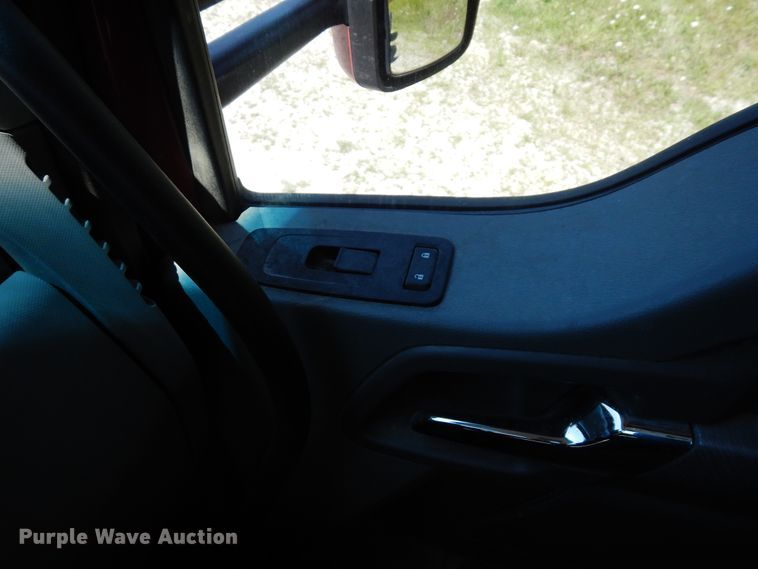 image for item HG9113 2015 Kenworth T680  semi truck