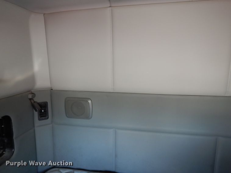 image for item HG9113 2015 Kenworth T680  semi truck