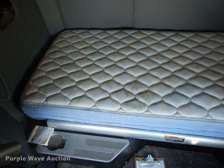 image for item HG9113 2015 Kenworth T680  semi truck