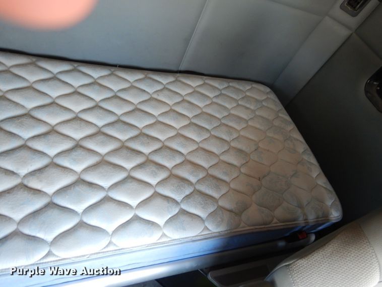 image for item HG9113 2015 Kenworth T680  semi truck