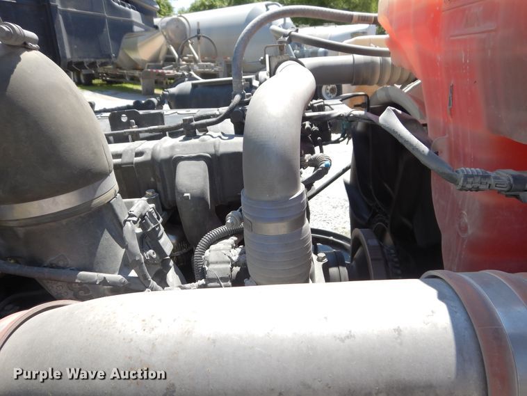 image for item HG9113 2015 Kenworth T680  semi truck