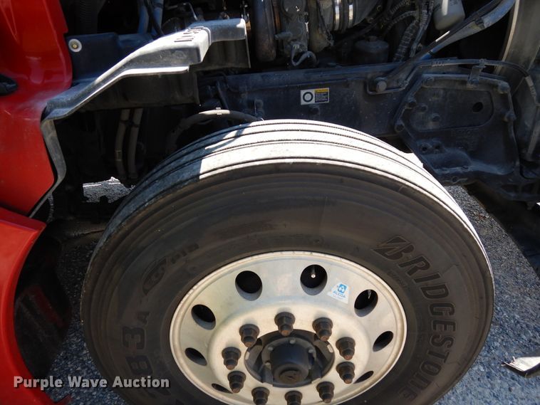 image for item HG9113 2015 Kenworth T680  semi truck