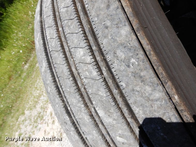 image for item HG9113 2015 Kenworth T680  semi truck