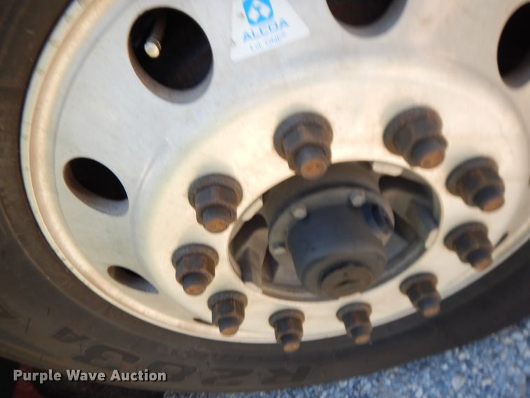 image for item HG9113 2015 Kenworth T680  semi truck