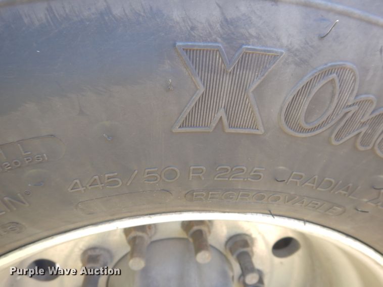 image for item HG9113 2015 Kenworth T680  semi truck