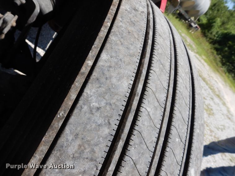 image for item HG9113 2015 Kenworth T680  semi truck