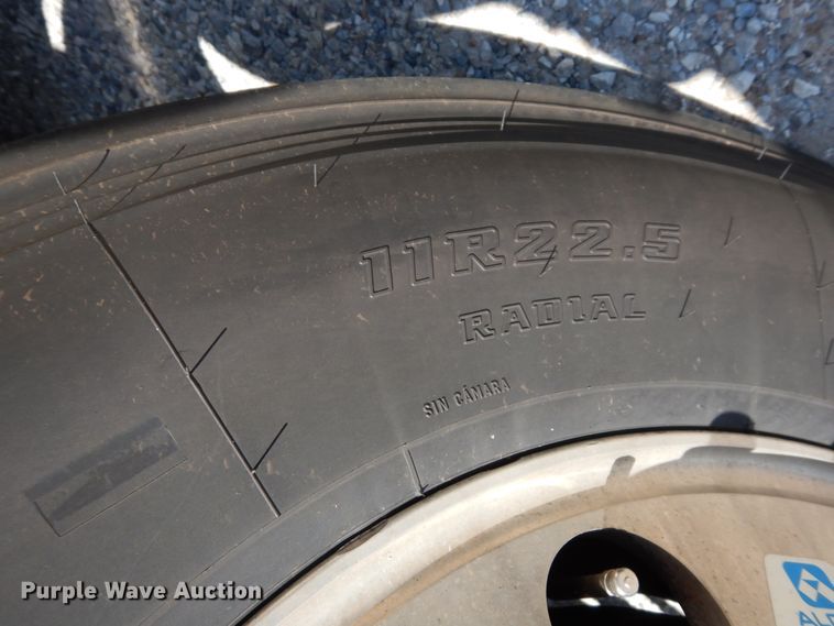 image for item HG9113 2015 Kenworth T680  semi truck