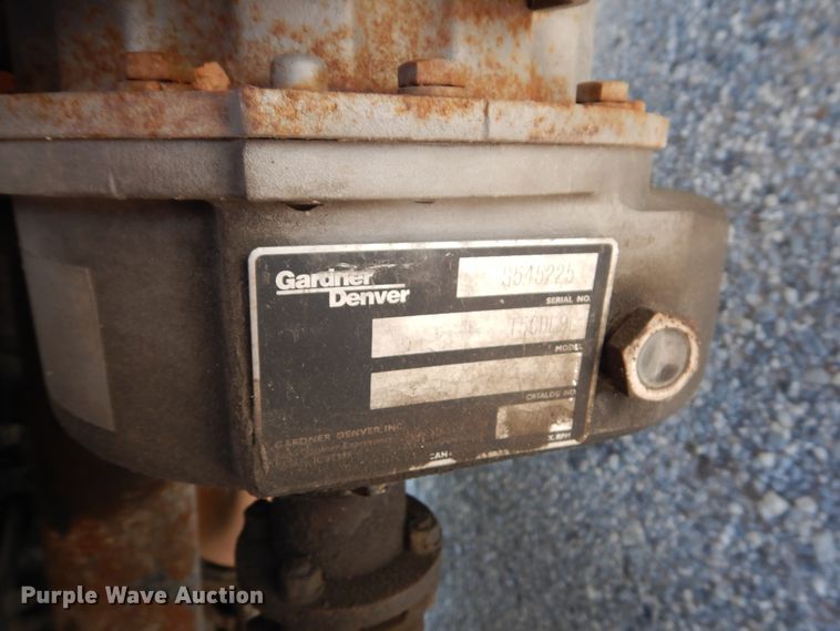 image for item HG9113 2015 Kenworth T680  semi truck