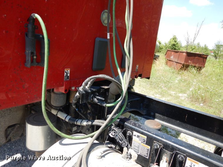 image for item HG9113 2015 Kenworth T680  semi truck