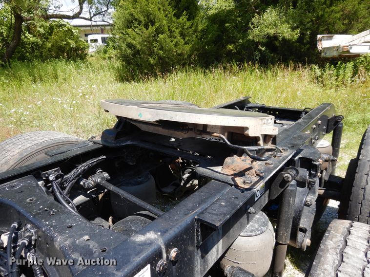 image for item HG9113 2015 Kenworth T680  semi truck