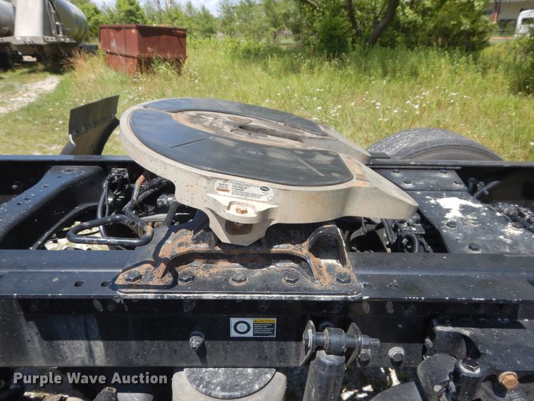 image for item HG9113 2015 Kenworth T680  semi truck