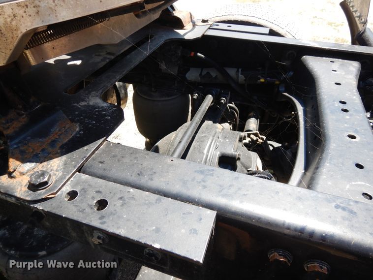 image for item HG9113 2015 Kenworth T680  semi truck