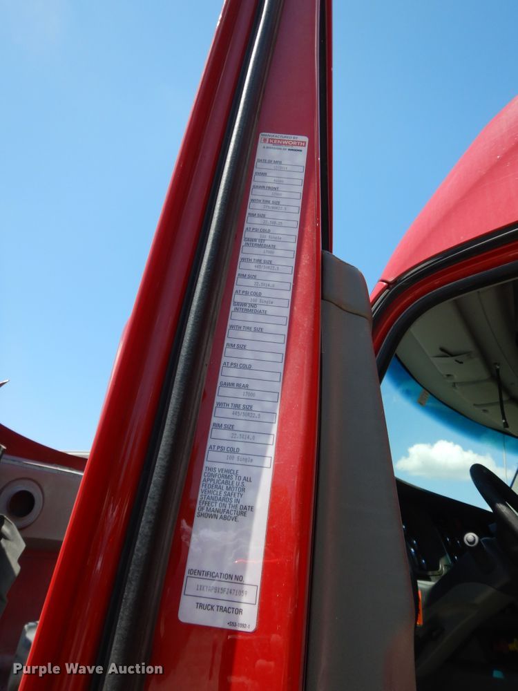 image for item HG9113 2015 Kenworth T680  semi truck