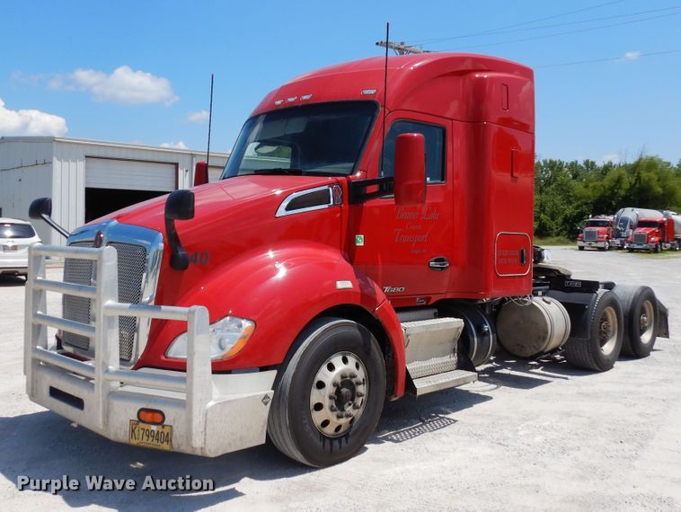 image for item HG9114 2016 Kenworth T680  semi truck