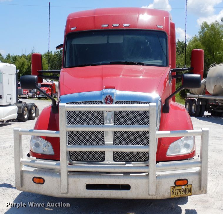 image for item HG9114 2016 Kenworth T680  semi truck