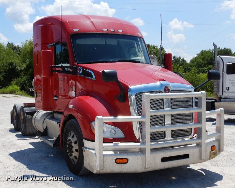 image for item HG9114 2016 Kenworth T680  semi truck