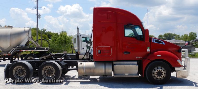 image for item HG9114 2016 Kenworth T680  semi truck