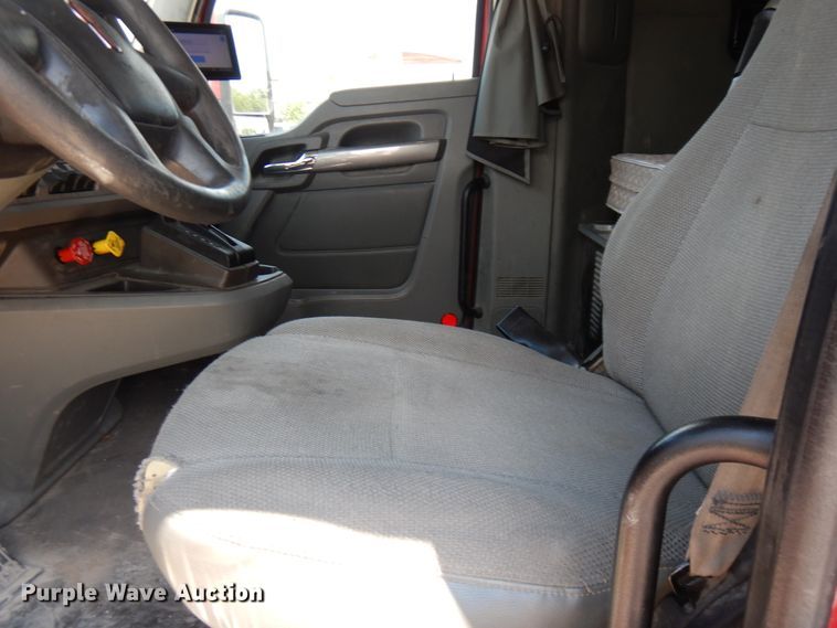 image for item HG9114 2016 Kenworth T680  semi truck