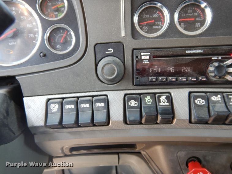 image for item HG9114 2016 Kenworth T680  semi truck