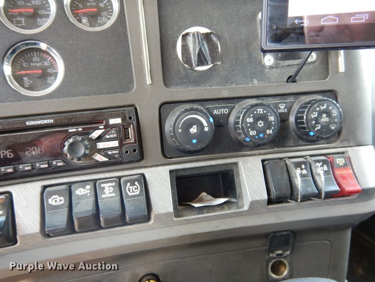 image for item HG9114 2016 Kenworth T680  semi truck