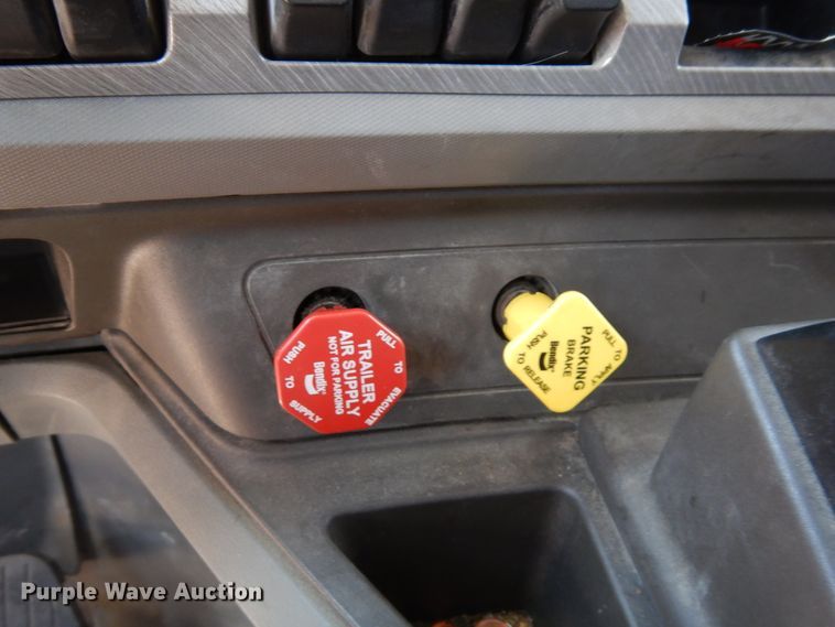 image for item HG9114 2016 Kenworth T680  semi truck