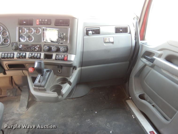 image for item HG9114 2016 Kenworth T680  semi truck