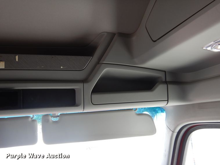 image for item HG9114 2016 Kenworth T680  semi truck