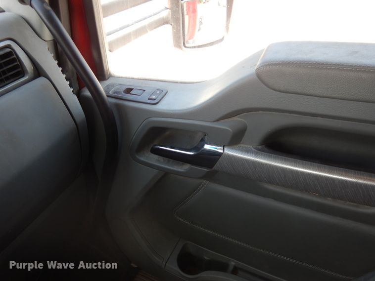 image for item HG9114 2016 Kenworth T680  semi truck