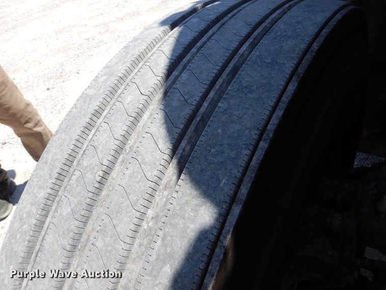 image for item HG9114 2016 Kenworth T680  semi truck