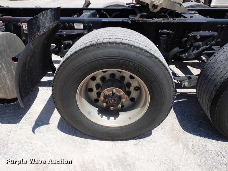 image for item HG9114 2016 Kenworth T680  semi truck