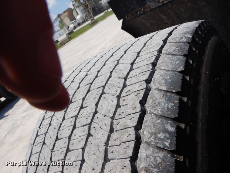 image for item HG9114 2016 Kenworth T680  semi truck